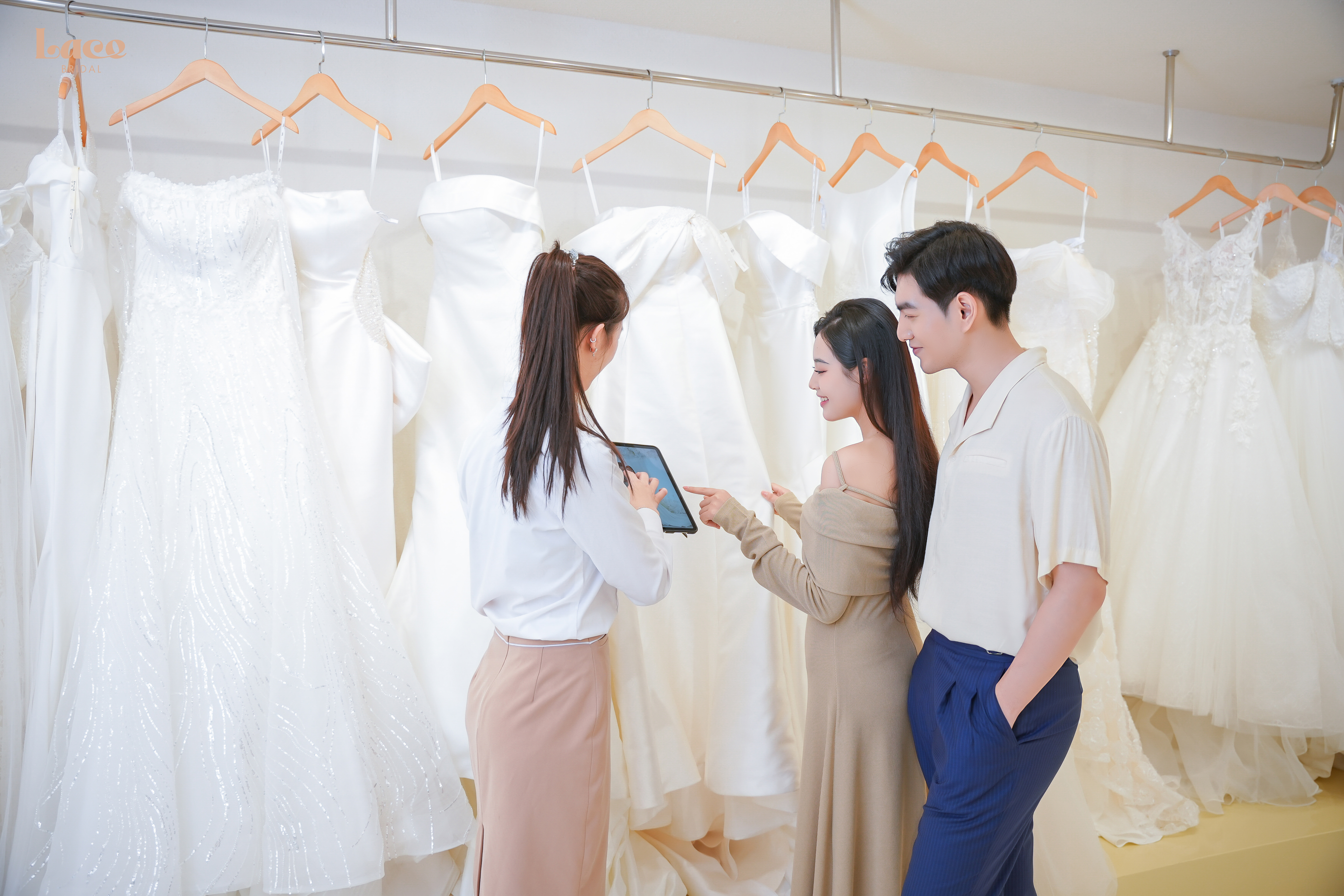 Bí quyết lựa chọn mẫu áo cưới phù hợp với vóc dáng