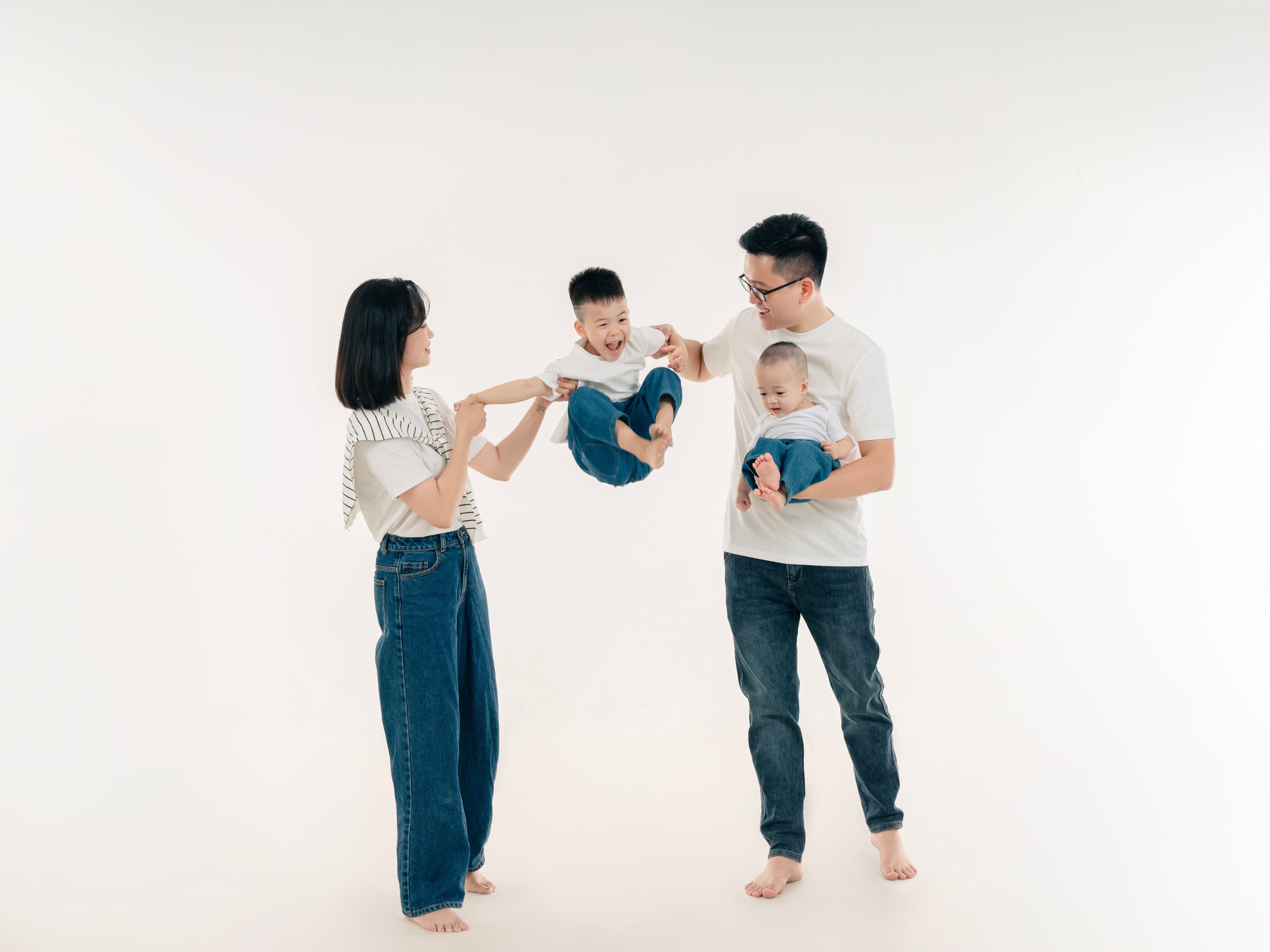 Chụp ảnh gia đình trong studio: lưu giữ khoảnh khắc đẹp trọn vẹn